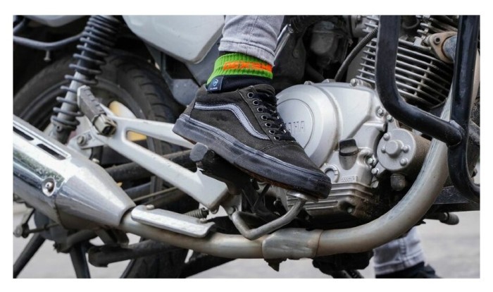 Шкарпетки водонепроникні  Dexshell Running, p-p XL, з помаранчевими смугами