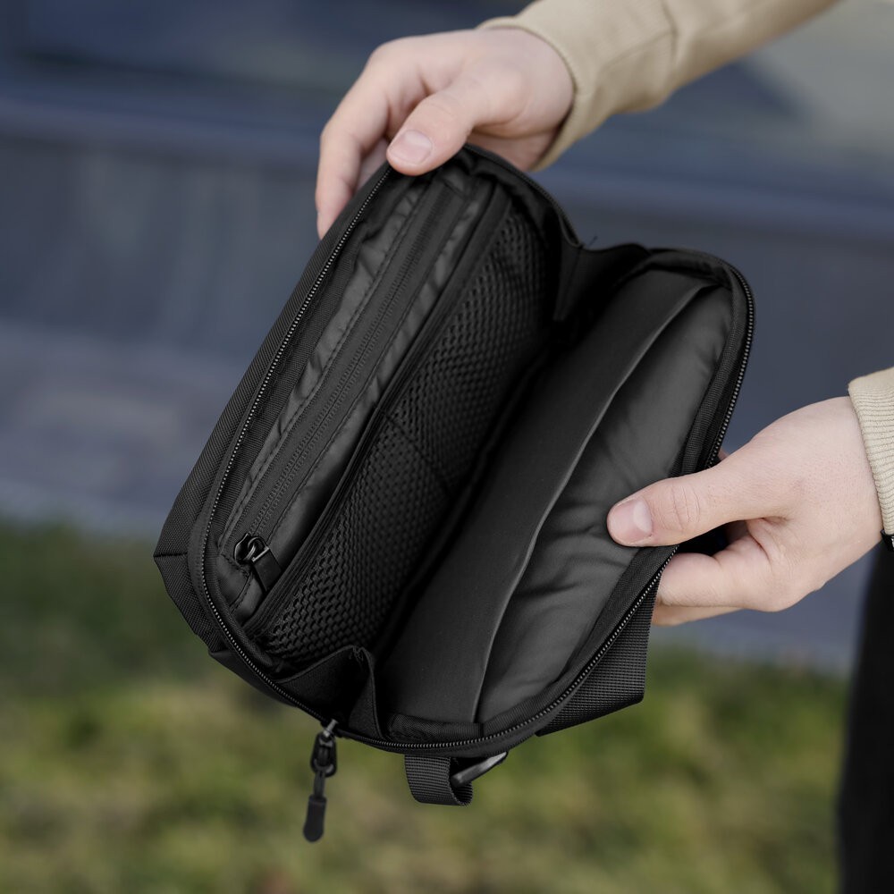 Чоловіча чорна сумка з кишенями на замку Pobedov Practical