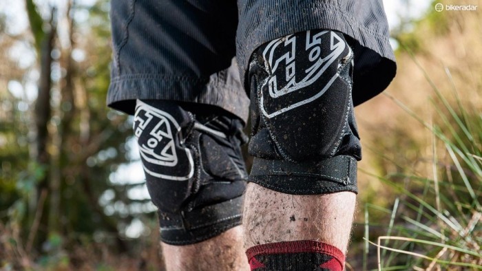 Вело Наколінники TLD T-BONE Knee Guard [Black] Розмір M/L