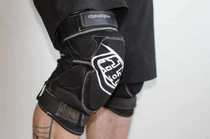 Вело Наколінники TLD T-BONE Knee Guard [Black] Розмір M/L
