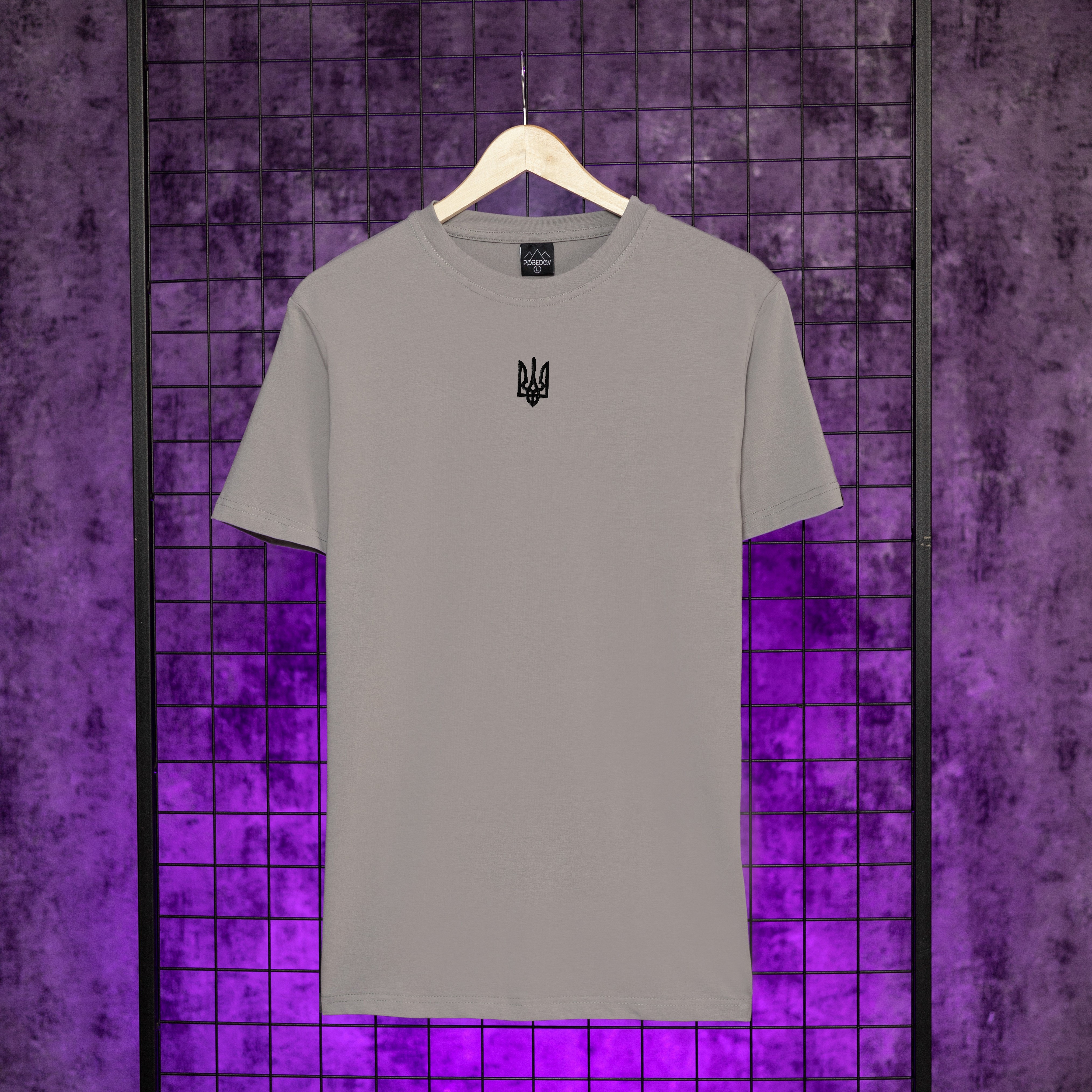 Футболка чоловіча однотонна сталева Pobedov Peremoga - Герб чорна вишивка