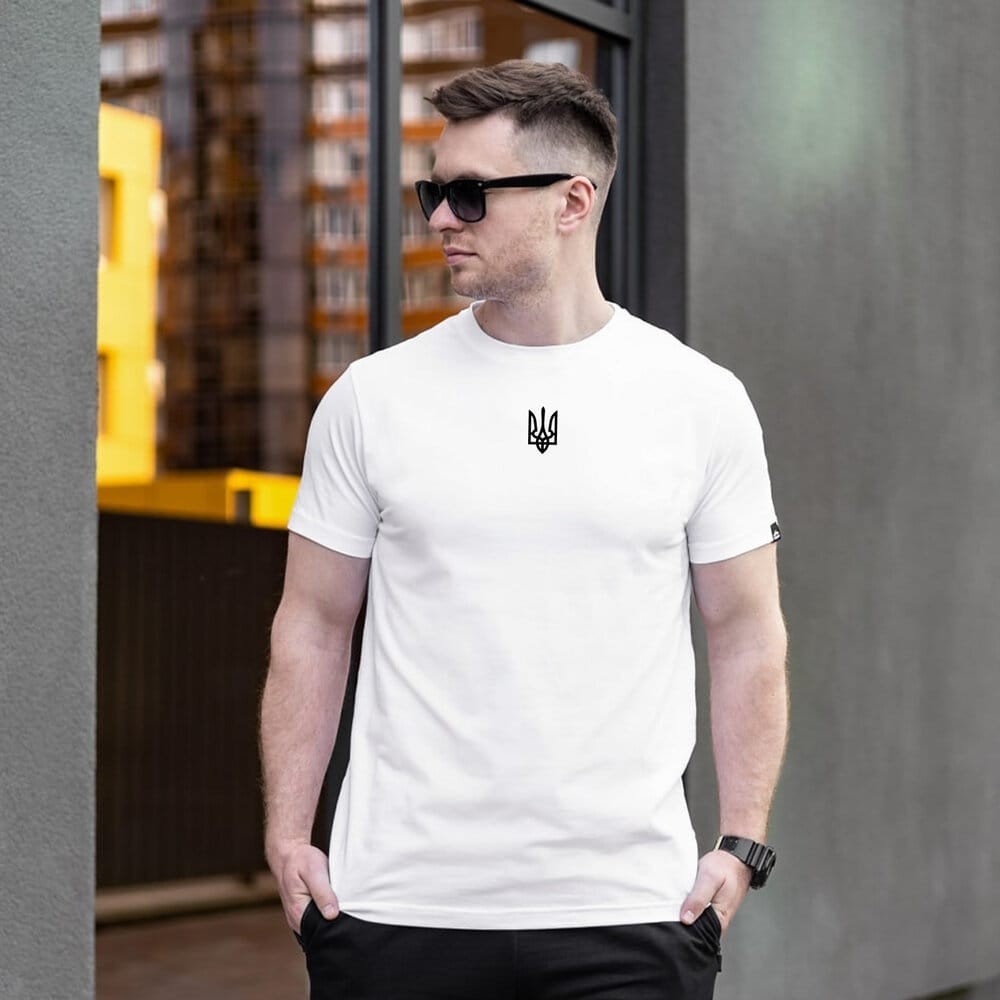 Футболка чоловіча однотонна біла Pobedov Peremoga - наклейка Герб 4см чорна