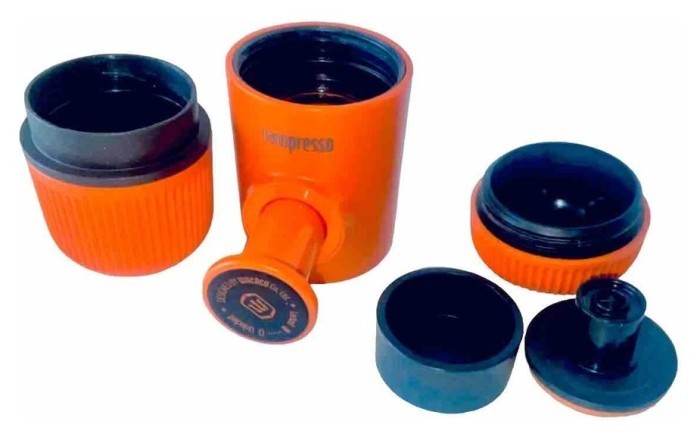 Портативна еспресо-кавоварка Wacaco Nanopresso помаранчева, механічна, для меленої кави