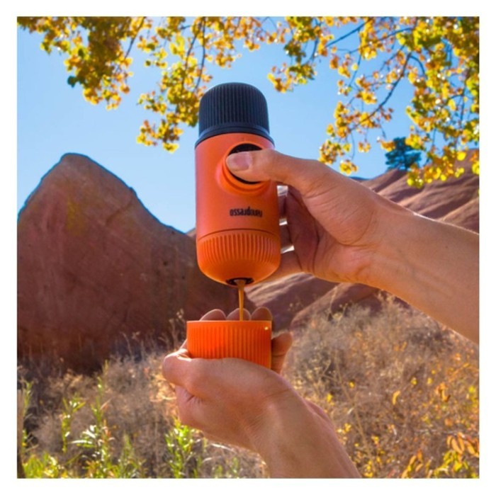 Портативна еспресо-кавоварка Wacaco Nanopresso помаранчева, механічна, для меленої кави