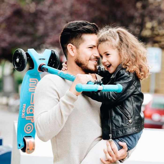 Самокат MICRO серії "Maxi Deluxe LED" - АКВА (до 50 kg, 3-х колісний, світло)