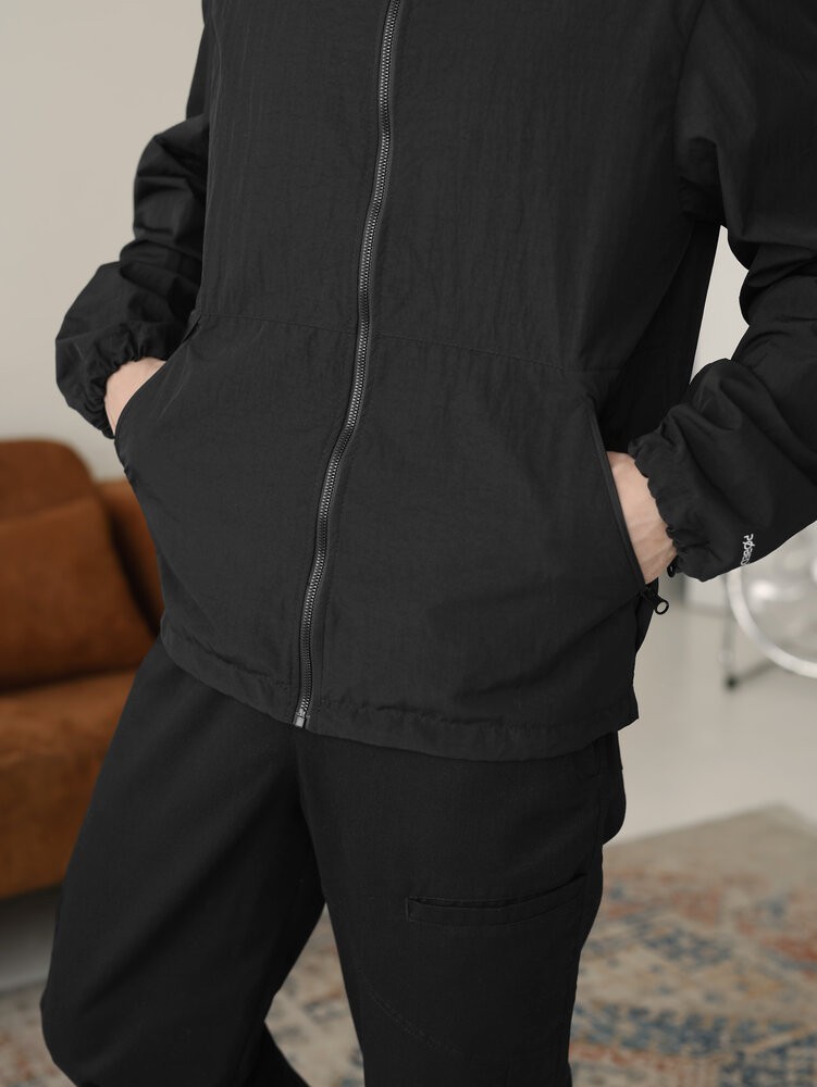 Чоловіча чорна вітрівка. Куртка-вітрівка демісезонна легка з кишенями Pobedov Neon