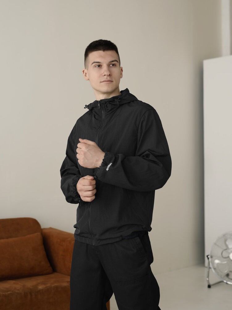 Чоловіча чорна вітрівка. Куртка-вітрівка демісезонна легка з кишенями Pobedov Neon