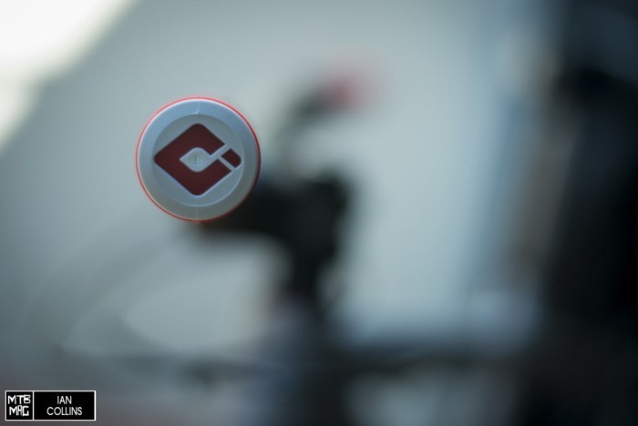 Гріпси ODI AG-1 Signature Red/Fire red w/ Red clamps (вогненно червоні з червоними замками)