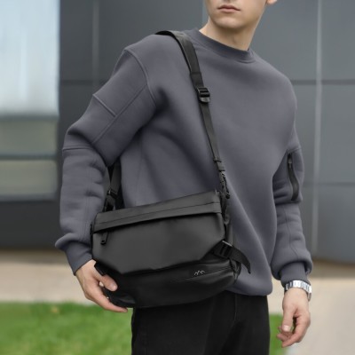 Чоловіча чорна сумка з кишенями на замку Pobedov Modest