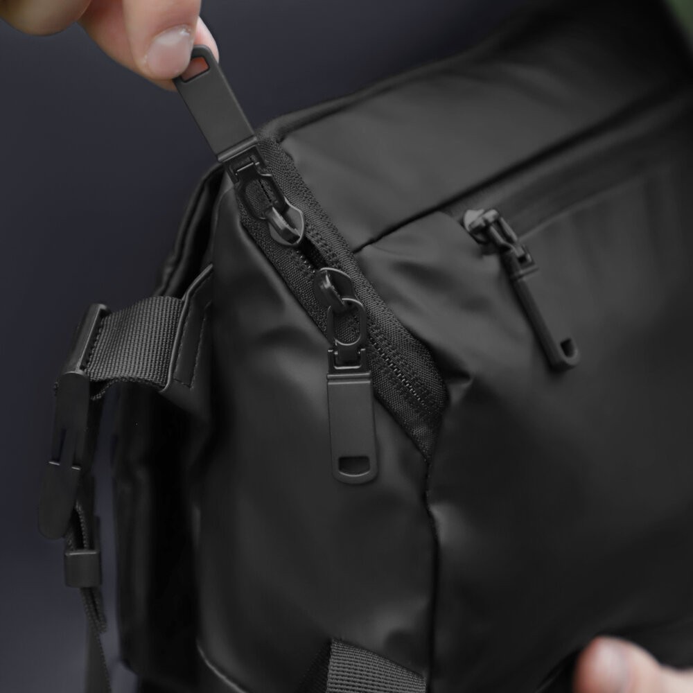 Чоловіча чорна сумка з кишенями на замку Pobedov Modest