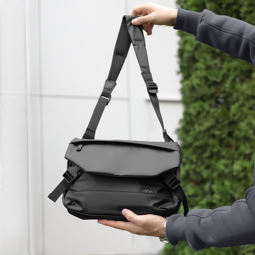 Чоловіча чорна сумка з кишенями на замку Pobedov Modest