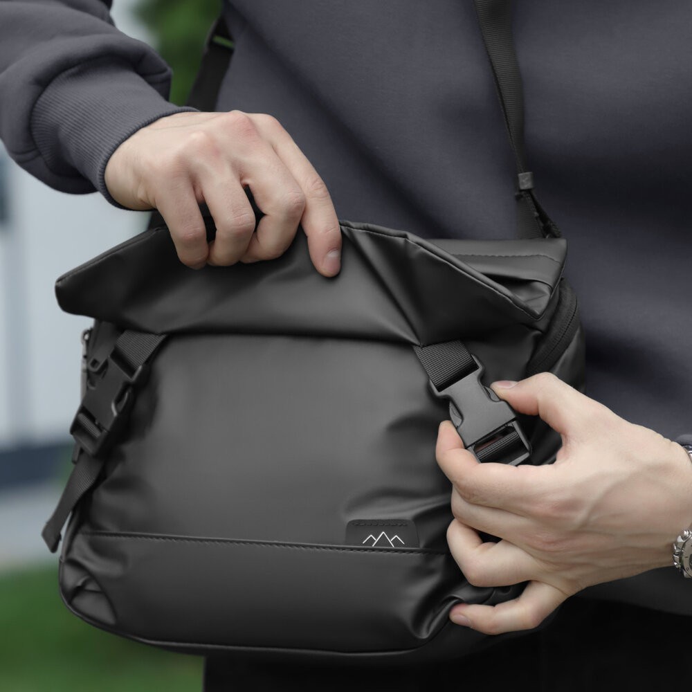 Чоловіча чорна сумка з кишенями на замку Pobedov Modest