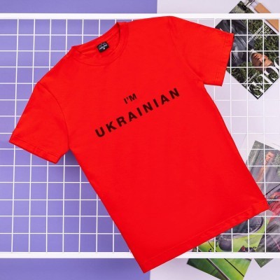 Футболка чоловіча однотонна червона Pobedov Peremoga - I'M UKRAINIAN наклейка чорна