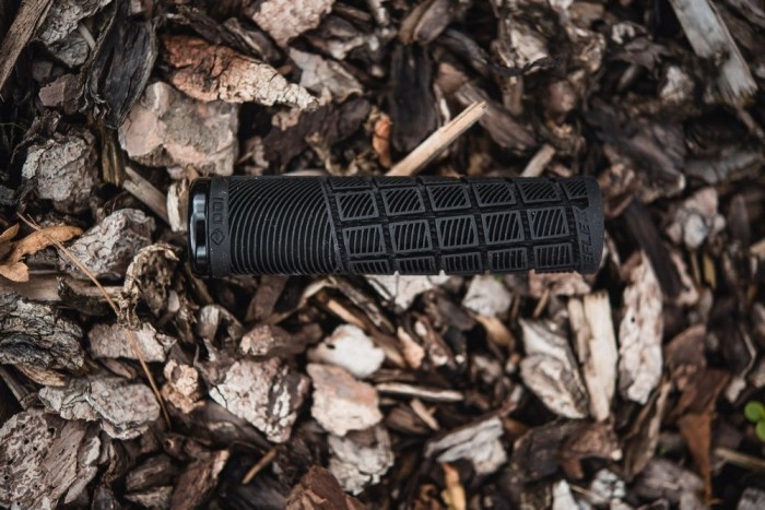 Грипси ODI Reflex v2.1 Lock-On MTB Closed End 135mm Pink