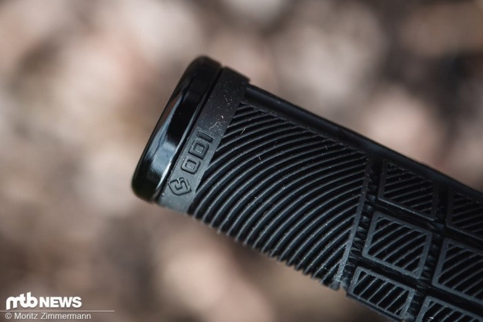 Грипси ODI Reflex v2.1 Lock-On MTB Closed End 135mm Tan