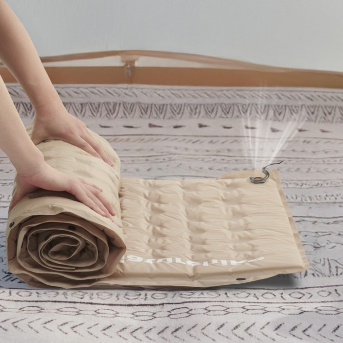 Матрац туристичний із подушкою, самонадувний двомісний  Naturehike CNK2550WS025, вологостійкий, 200 х 130 х 6 см, зелений