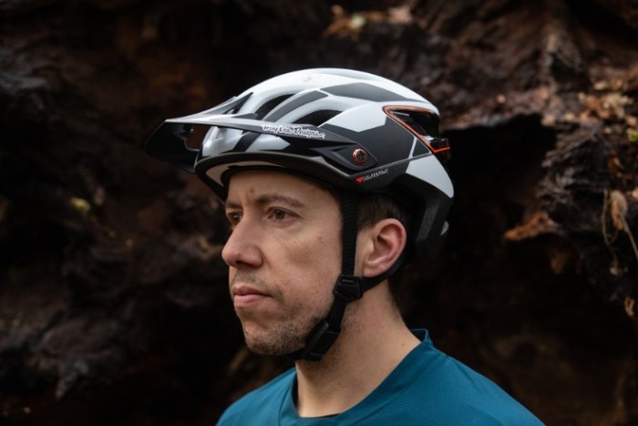 Вело шолом TLD A3 MIPS HELMET; HALO [ALPINE BLACK]  XS/S