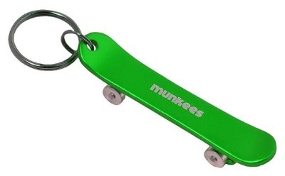 Munkees 3425 брелок-відкривачка Skateboard S grass green