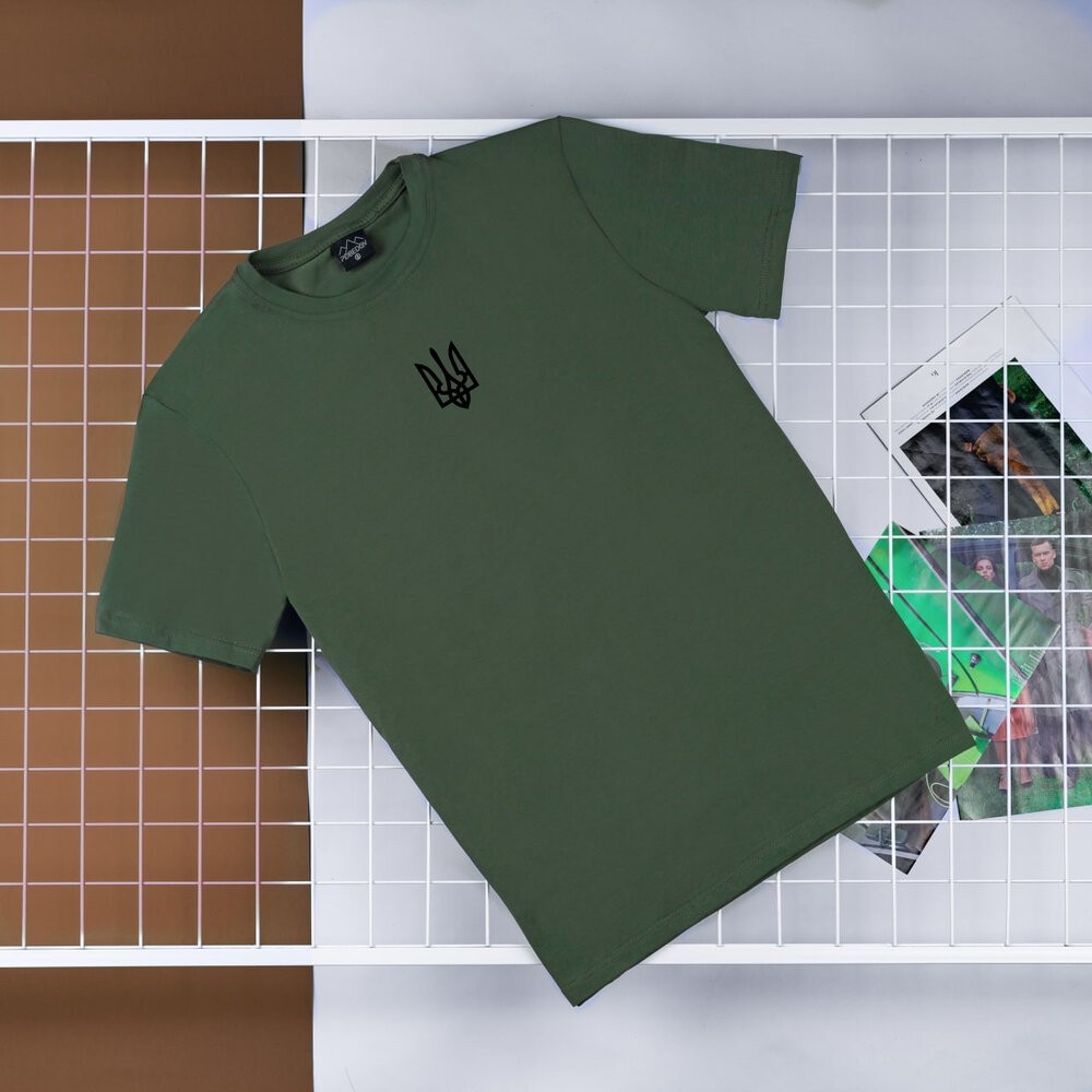 Футболка чоловіча однотонна хакі Pobedov Peremoga - наклейка Герб 4см чорна