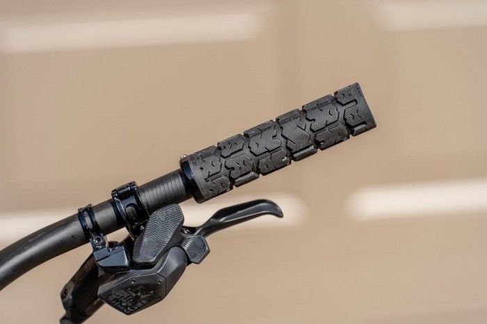 Грипси ODI Rogue v2.1 Lock-On MTB Closed End 135mm Gray