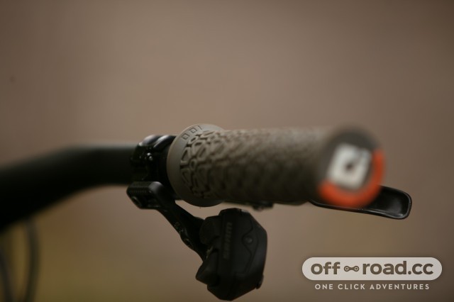 Гріпси ODI Vanquish, v2.1 Lock-On ,MTB , Closed End Red/Grph w/Blk
