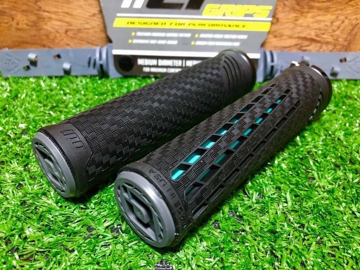 Гріпси ODI CF Grip v2.1 Lock-On Pearl Blk/Red w/MtRedClamp