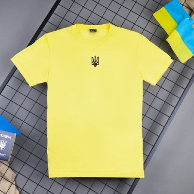 Футболка чоловіча однотонна жовта Pobedov Peremoga - наклейка Герб 4см чорна