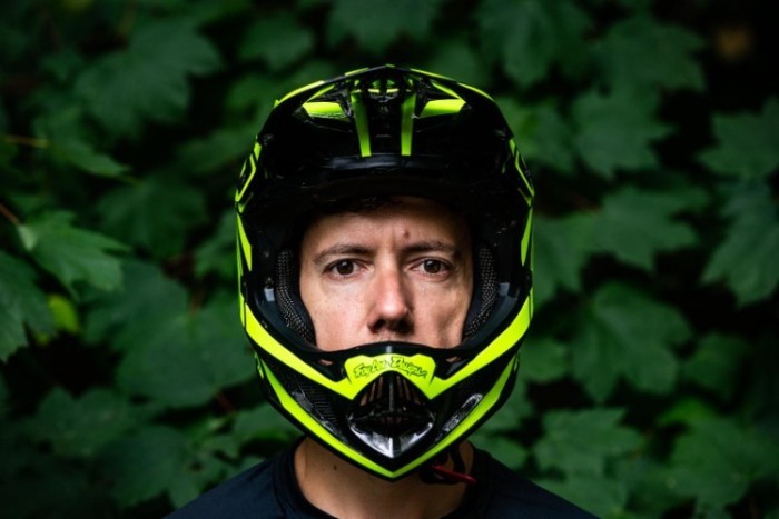 Вело шолом D4 POLYACRYLITE HELMET; QUALIFER [BLUE/WHITE] M