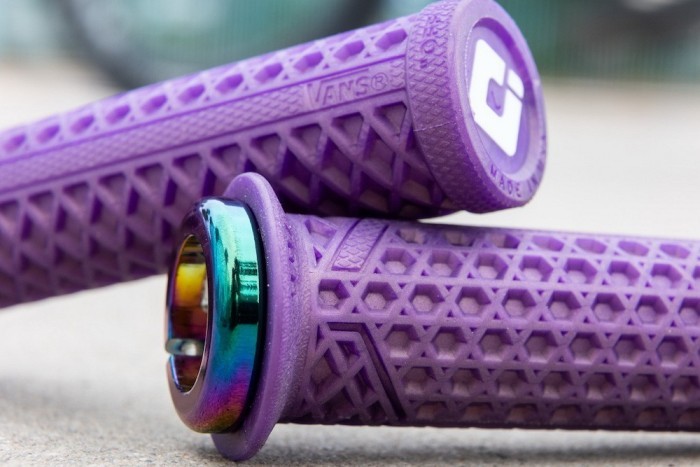 Грипси ODI Vans v2.1 Lock-On MTB Closed End 135mm Iridescent Purple/Oil Slick