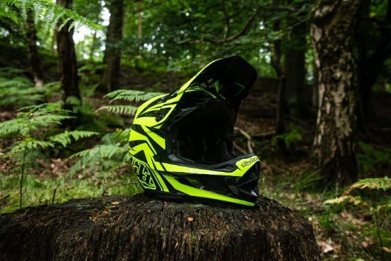 Вело шолом D4 POLYACRYLITE HELMET; QUALIFER [BLUE/WHITE] L