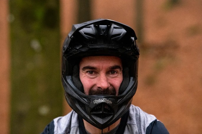 Вело шолом D4 POLYACRYLITE HELMET; QUALIFER [BLUE/WHITE] L