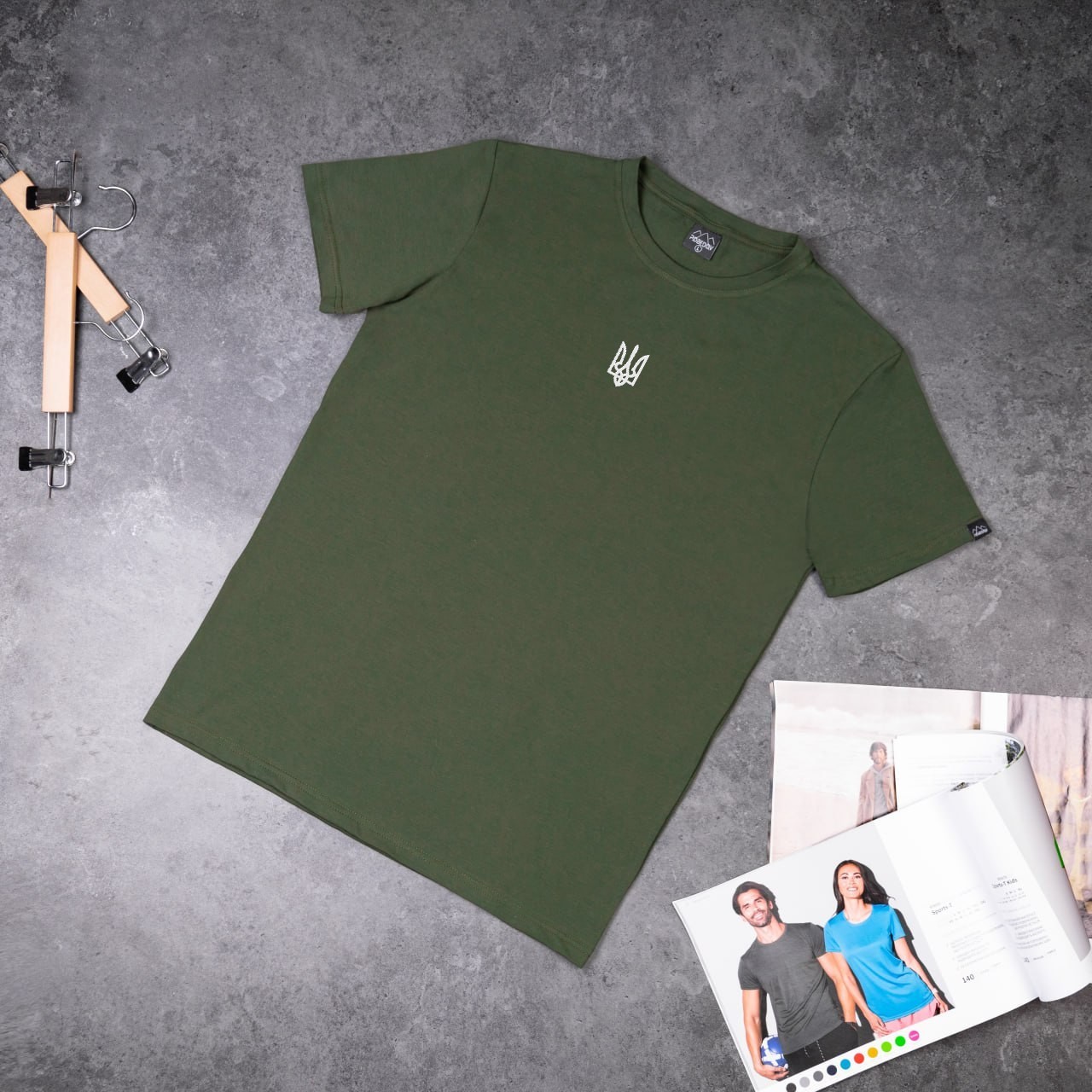 Футболка чоловіча однотонна хакі Pobedov Peremoga - Герб біла вишивка